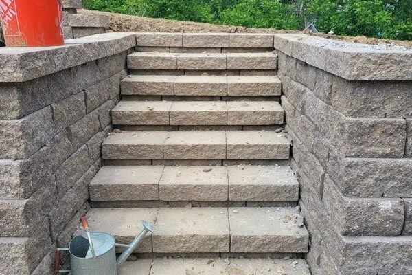 Professional landscaping contractor in Winfield, MO